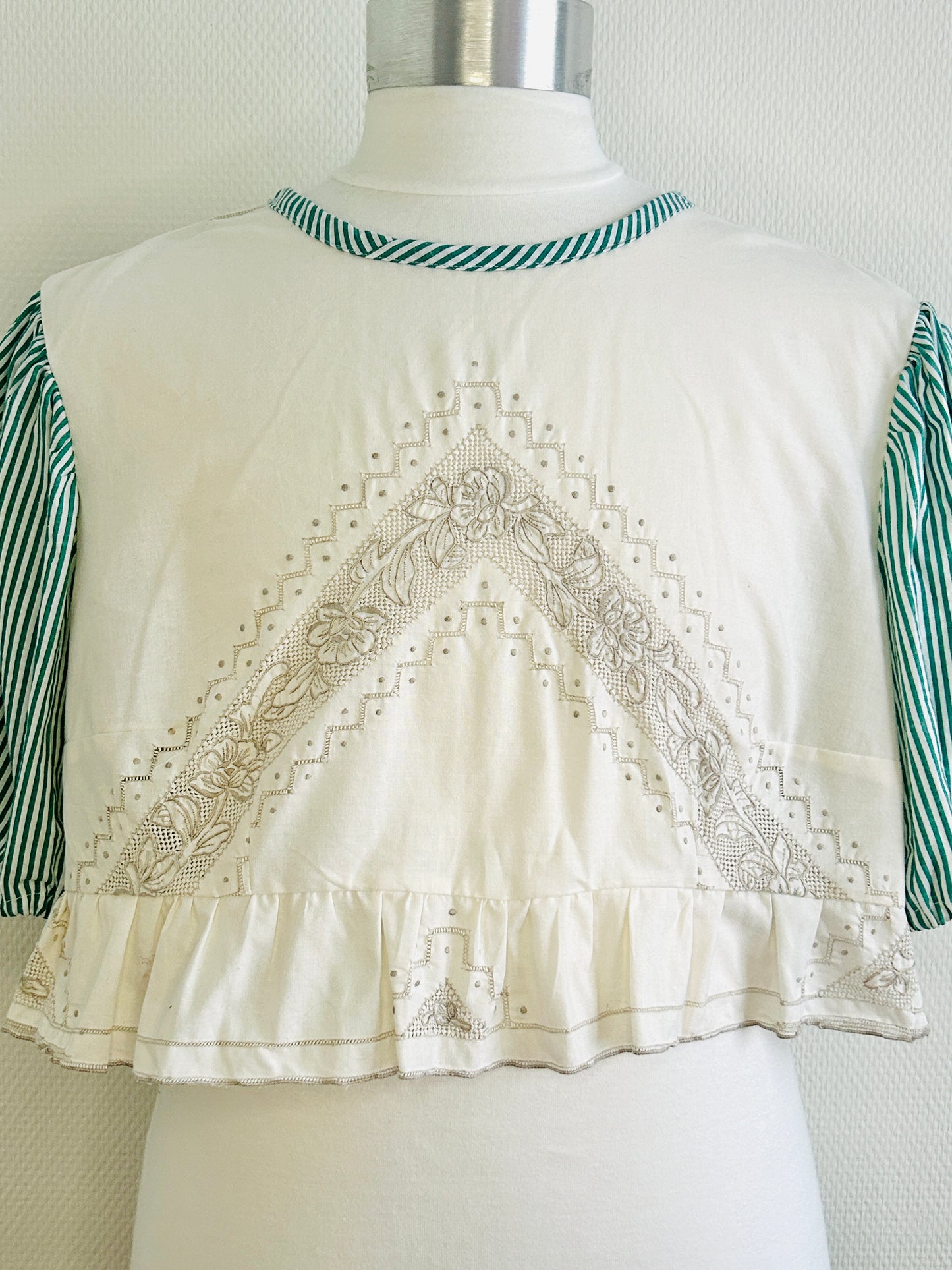 The Cropped Blouse - Thea