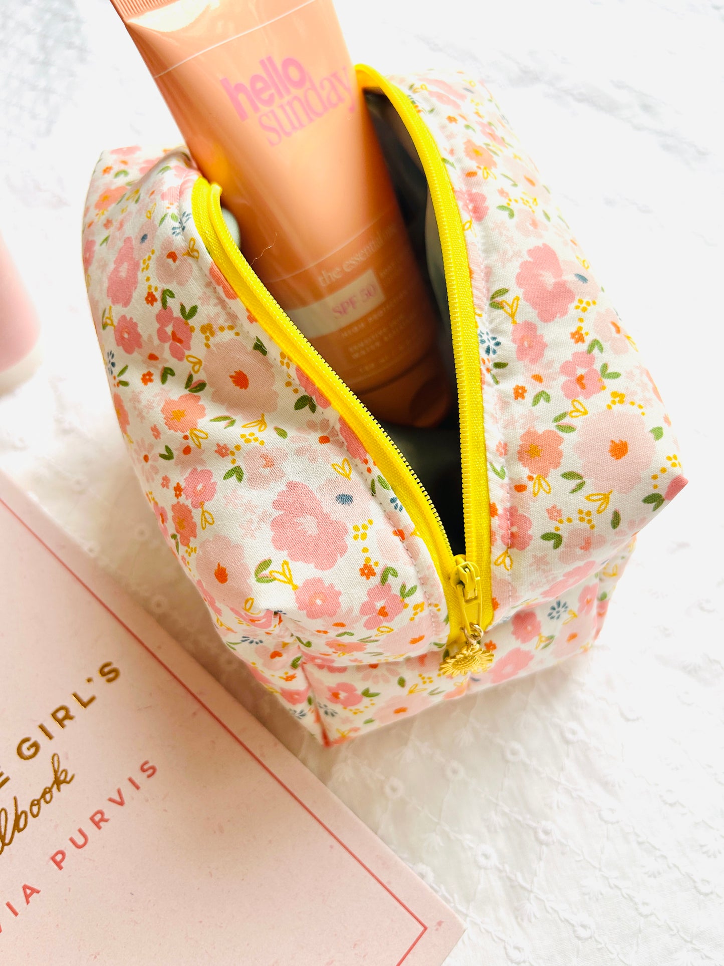 Kelly - Medium Make-up bag